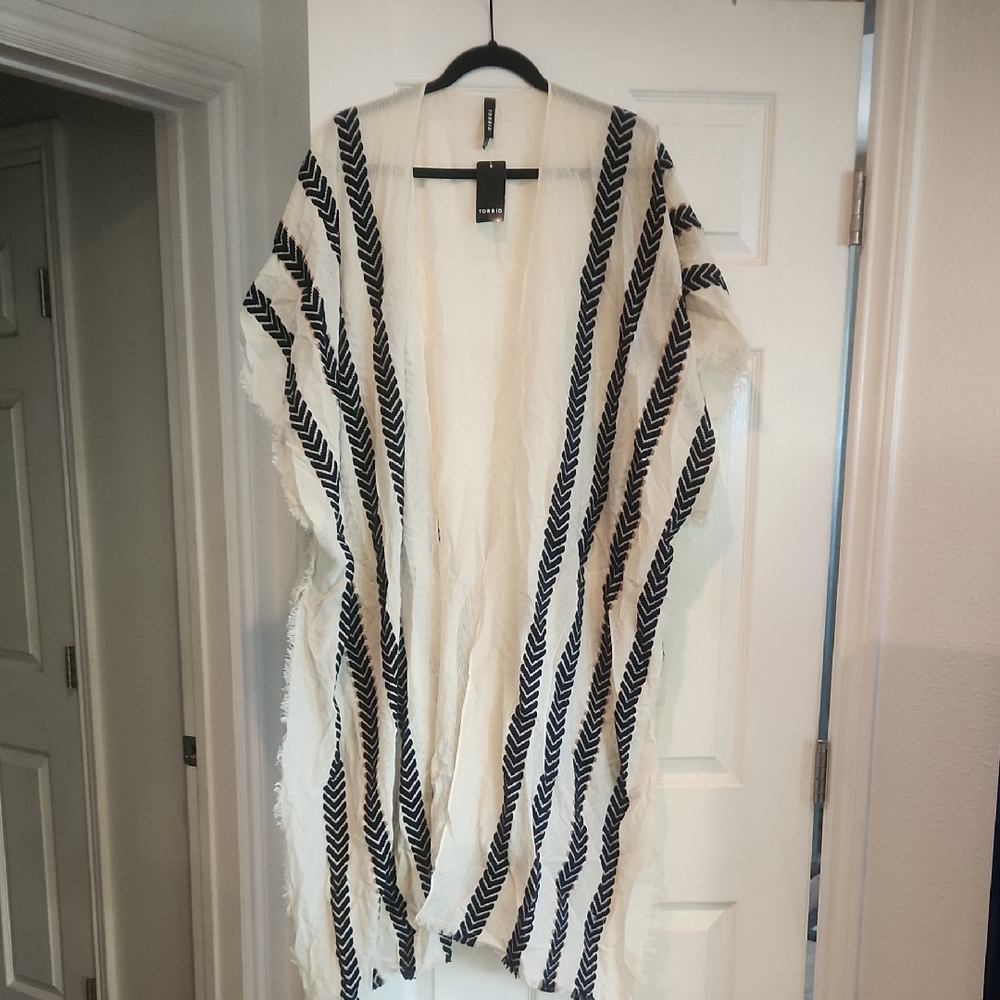 NWT Torrid One Size Ruana Arrow Stripe Sheer Lightweight Travel Holiday Vacation
